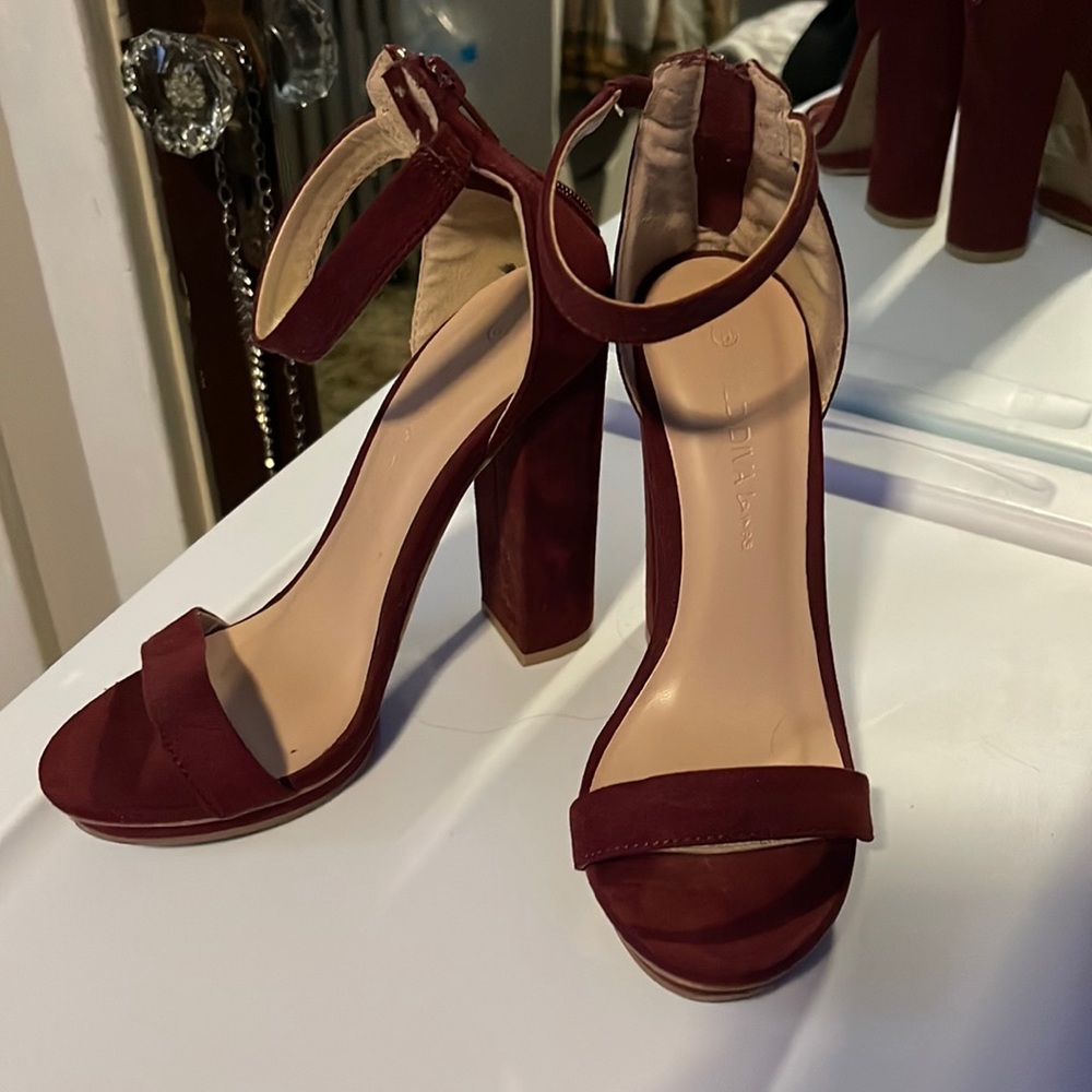 Marion heels with zipper back closure